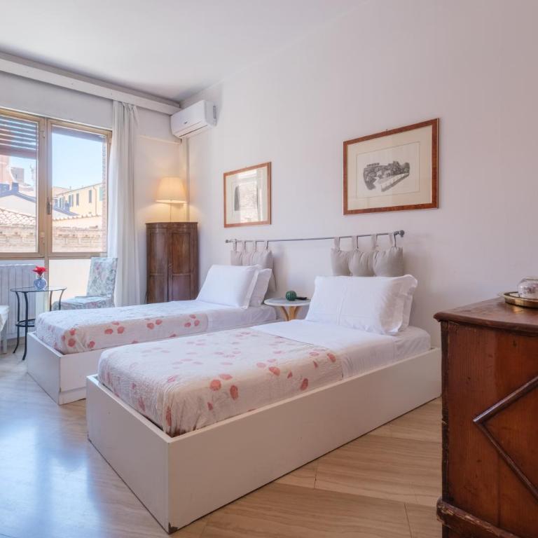 Cristina Rossi Bed and Breakfast - Camera Doppia con Letti Singoli con Bagno Privato Esterno - 4