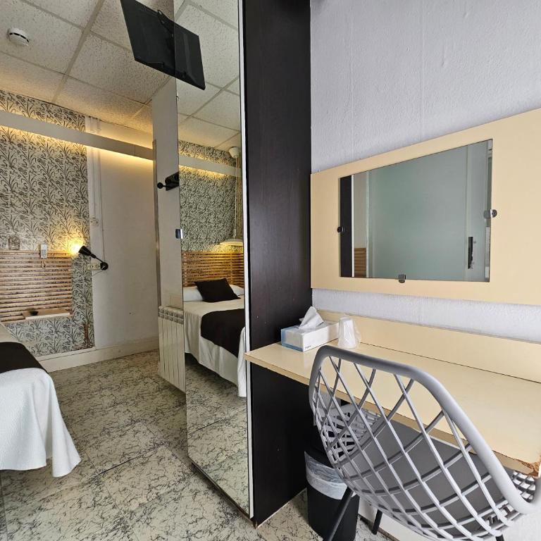 Hotel Palermo - Habitación Individual con balcón - 5