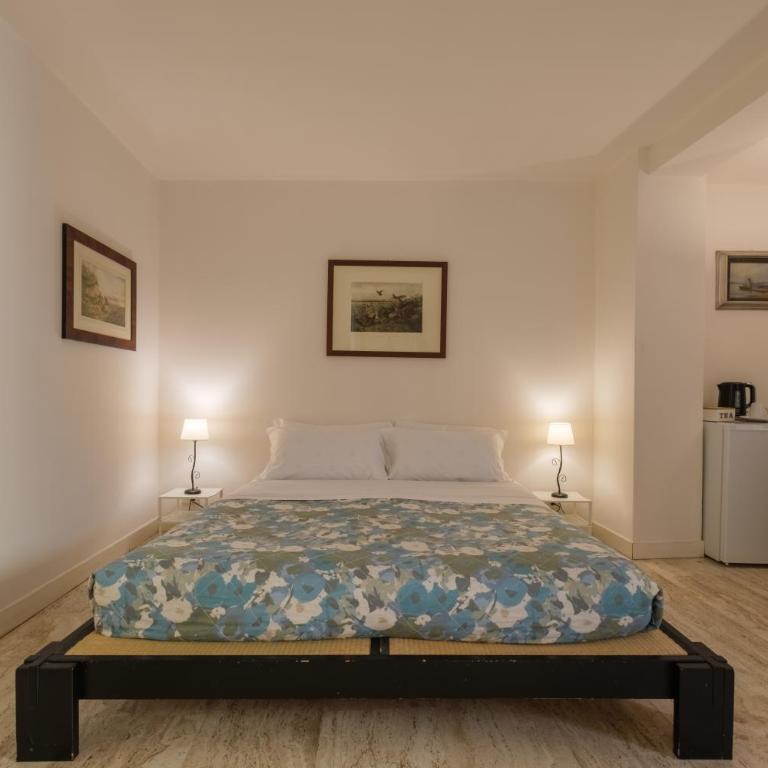 Cristina Rossi Bed and Breakfast - Camera Tripla con Bagno Privato Esterno - 5