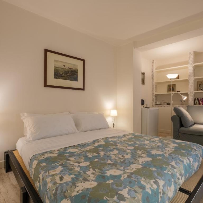 Cristina Rossi Bed and Breakfast - Camera Tripla con Bagno Privato Esterno - 10