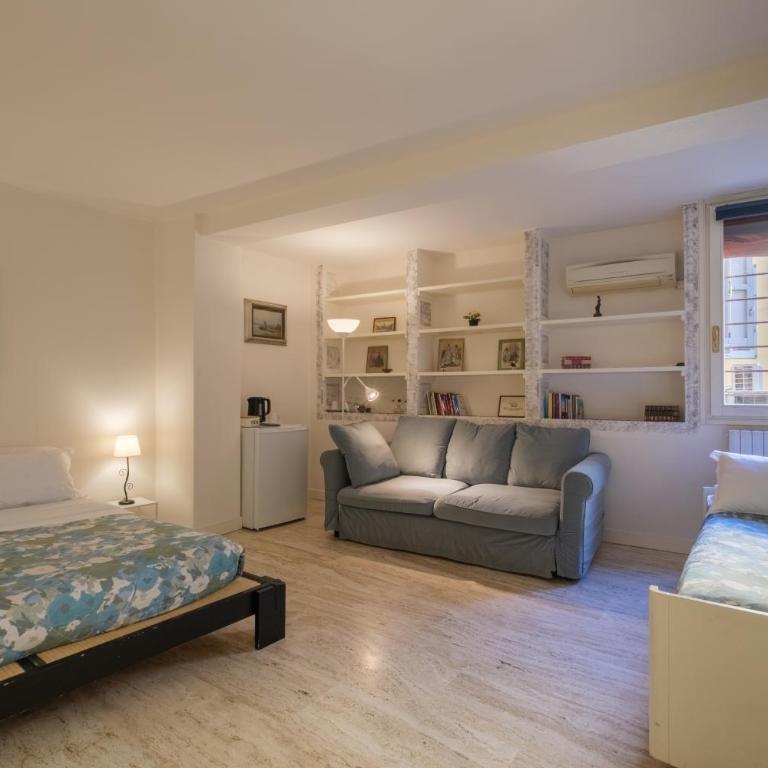 Cristina Rossi Bed and Breakfast - Camera Tripla con Bagno Privato Esterno - 2