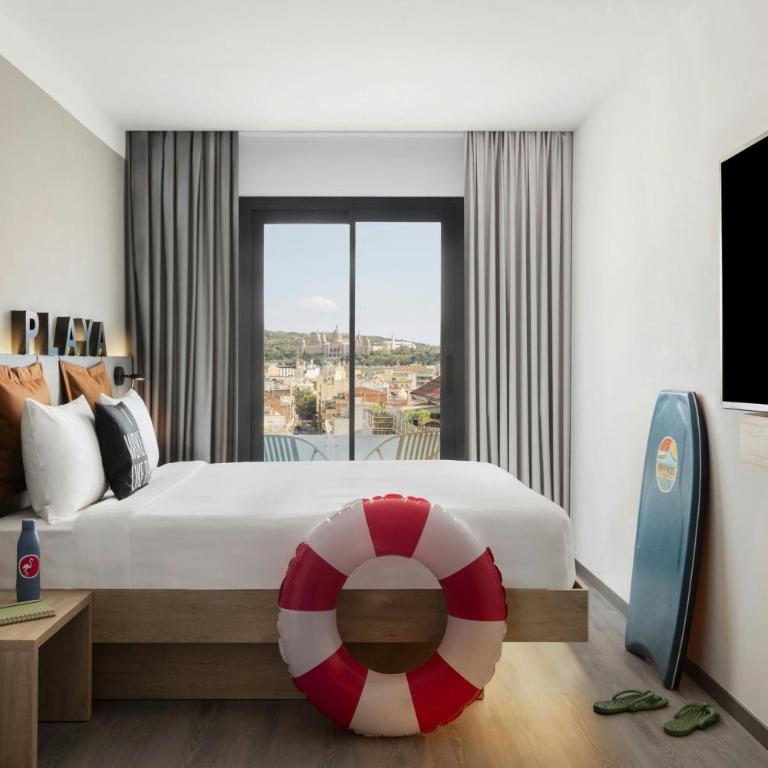 Moxy Barcelona - Moxy Queen Room with City View - 1
