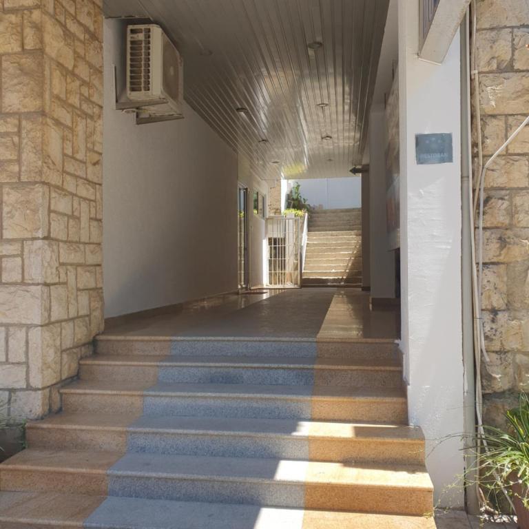 Kiwi - Two-Bedroom Apartment with Garden View - 17