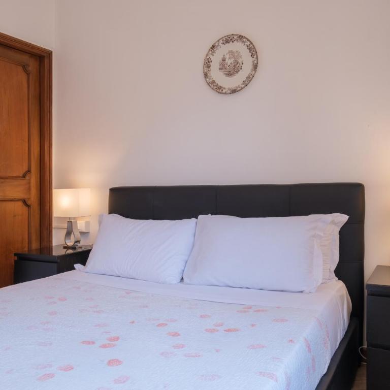 Cristina Rossi Bed and Breakfast - Camera Matrimoniale con Bagno in Comune - 7