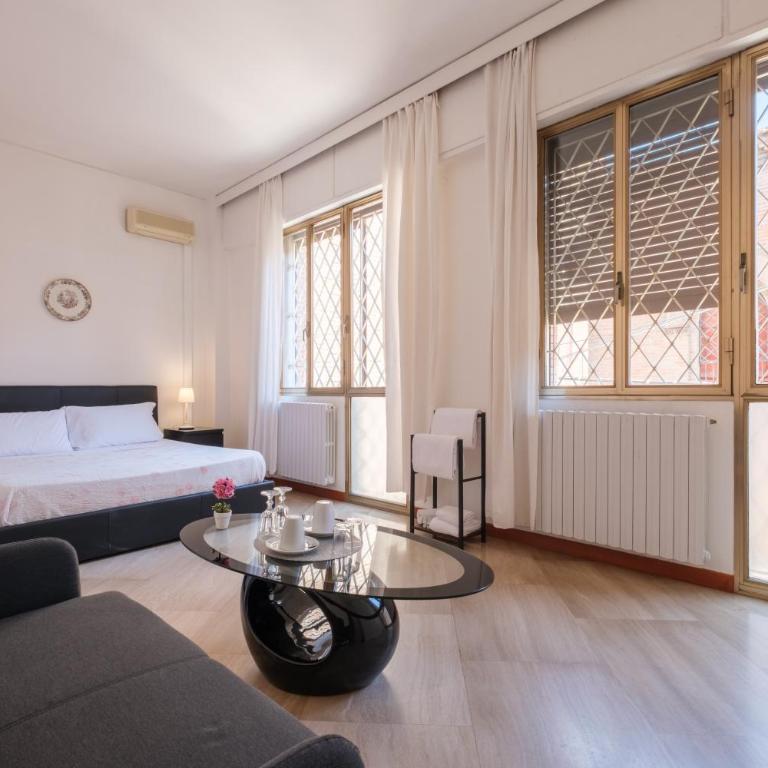 Cristina Rossi Bed and Breakfast - Camera Matrimoniale con Bagno in Comune - 1