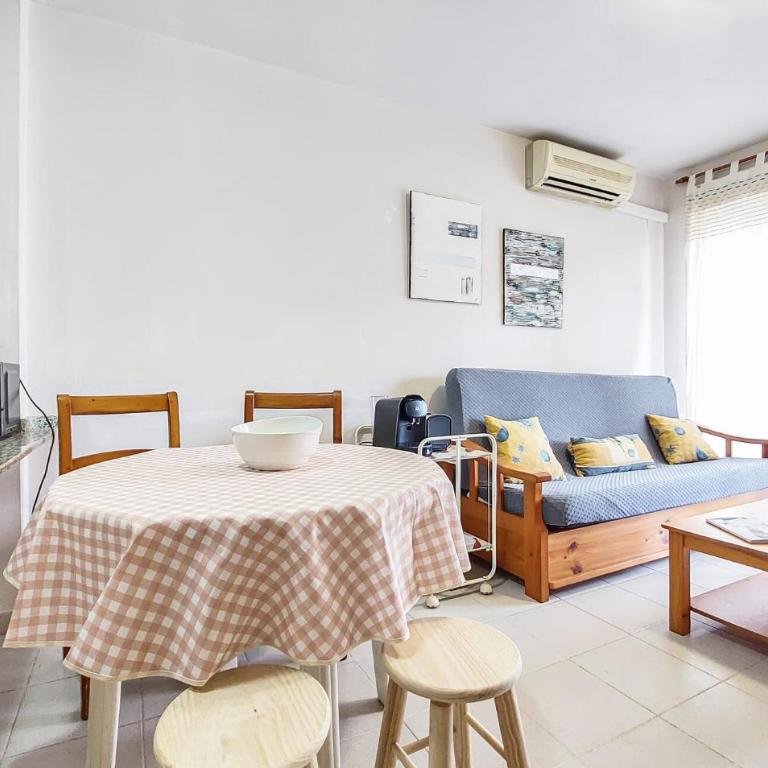 Beautiful Apartment In Canet De Berenguer - Appartement 1 Chambre - 4