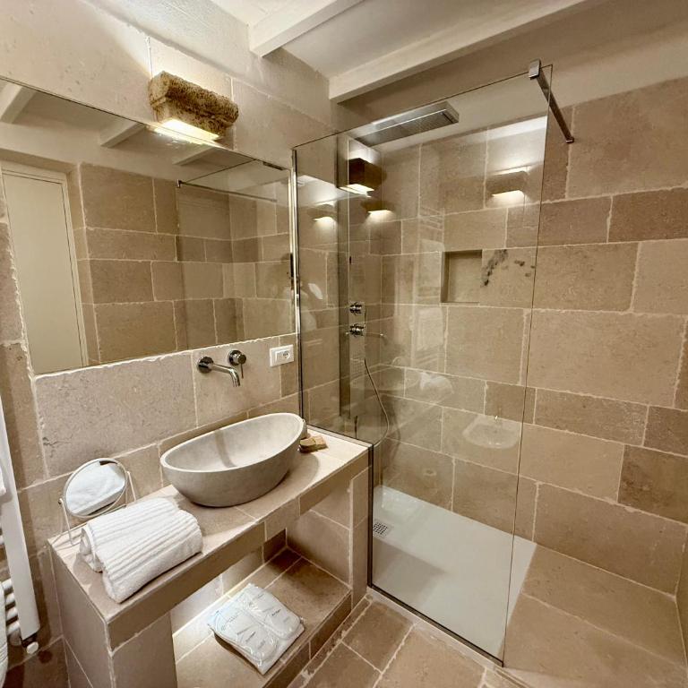 Vittorio Emanuele Charming Suites - Camera Queen con Vasca Idromassaggio - 3