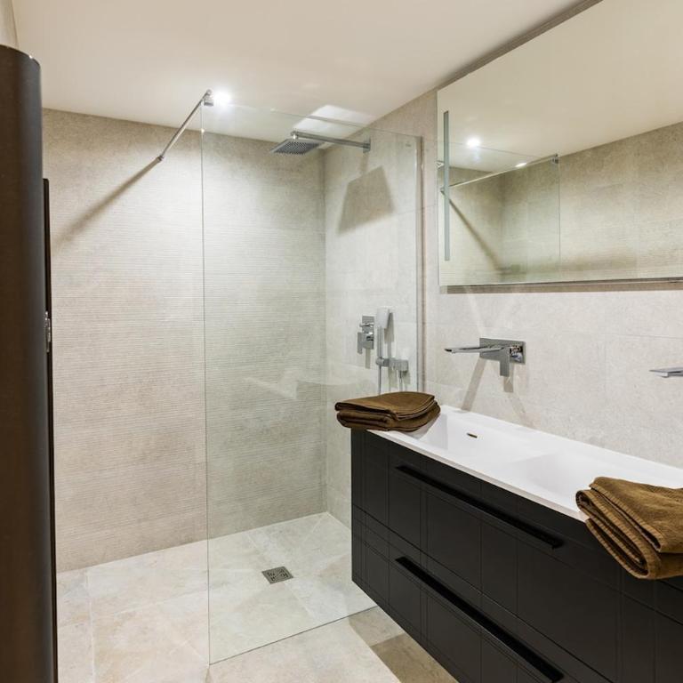 Appart Hotel 2 Chambres - cuisine - parking - Apartment - 33