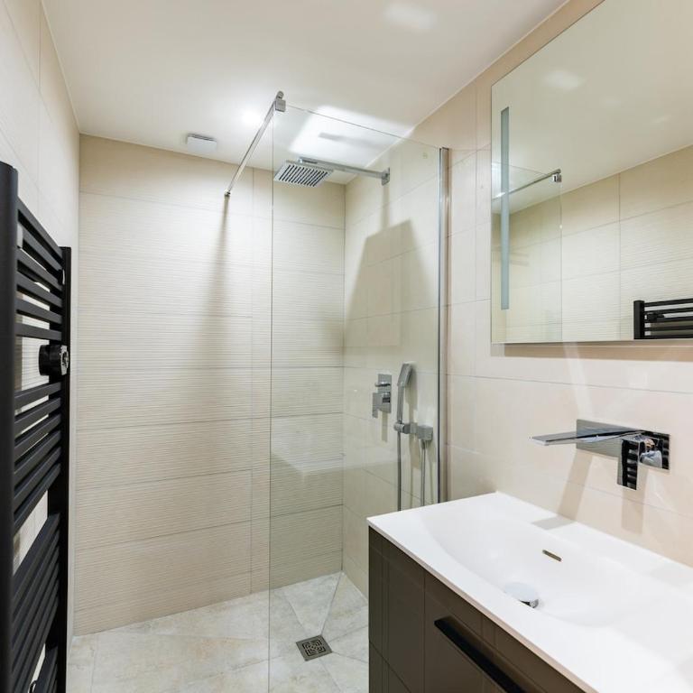 Appart Hotel 2 Chambres - cuisine - parking - Apartment - 34