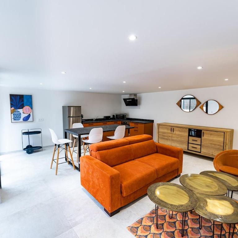 Appart Hotel 2 Chambres - cuisine - parking - Apartment - 25