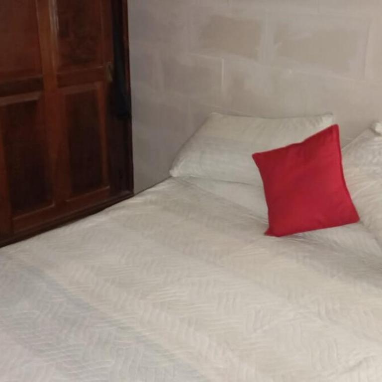 Casa con asador y Garaje a 5 minutos del estadio La Banda Santiago del Estero - Casa de 3 dormitorios - 8