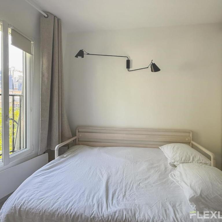 Bright Studio with Open View Voltaire 11th - Monolocale - 6