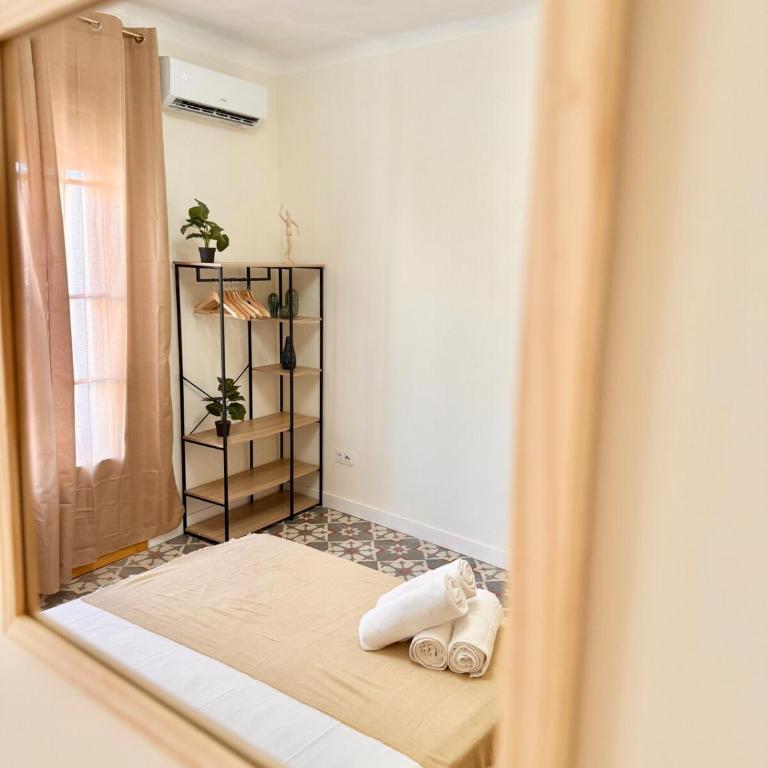 Piso Reformado con Historia en cada Rincon-Vive Zaragoza XIV - Two-Bedroom Apartment - 21
