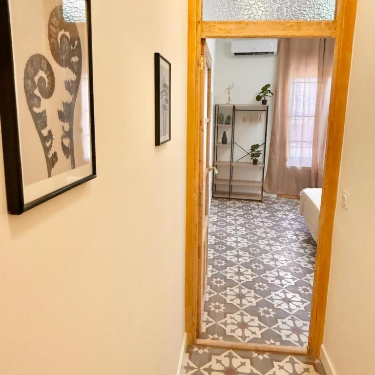 Piso Reformado con Historia en cada Rincon-Vive Zaragoza XIV - Two-Bedroom Apartment - 22