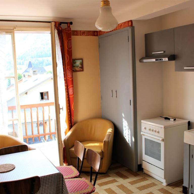 Appartement 2 chambres avec balcon et vue sur montagnes - Apartment mit 2 Schlafzimmern - 3