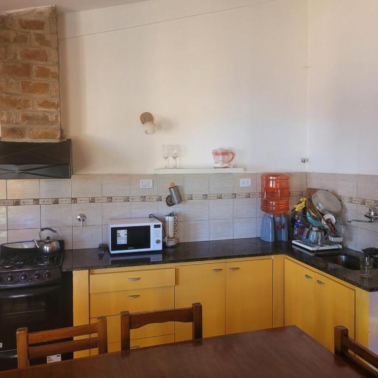 Casa con cochera y parrilla a 6 cuadras del mar Ideal familias - Casa de 3 dormitorios - 10