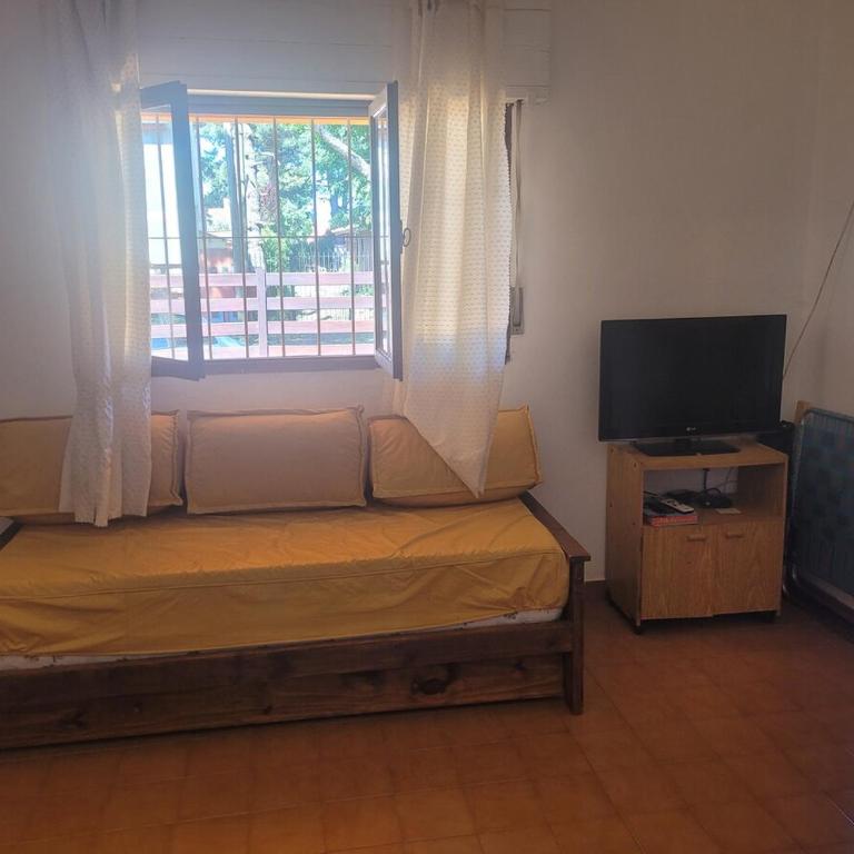 Casa con cochera y parrilla a 6 cuadras del mar Ideal familias - Casa de 3 dormitorios - 20