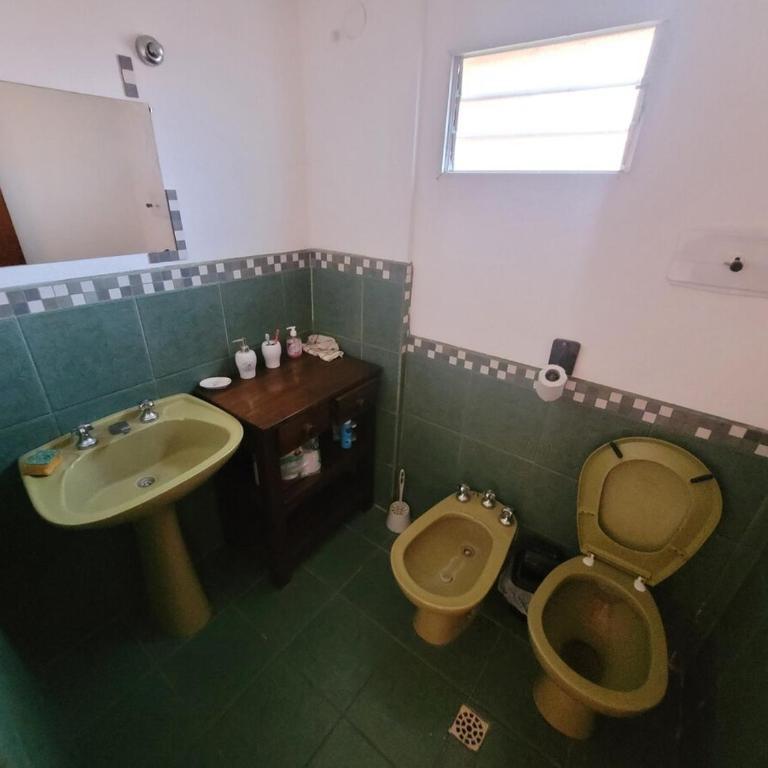 Casa con cochera y parrilla a 6 cuadras del mar Ideal familias - Casa de 3 dormitorios - 22