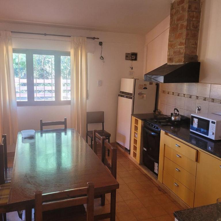 Casa con cochera y parrilla a 6 cuadras del mar Ideal familias - Casa de 3 dormitorios - 23