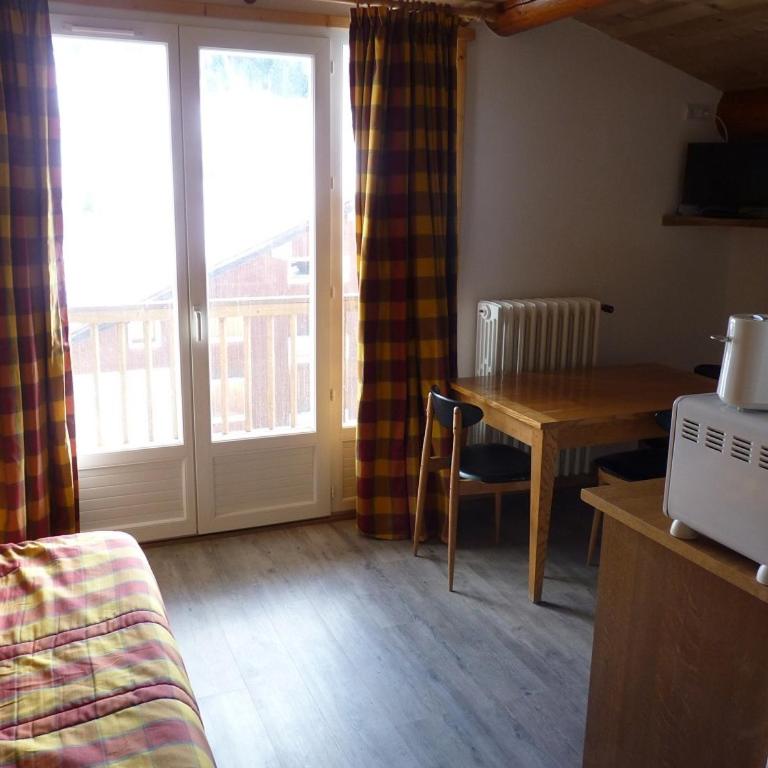 Les Amborzales - One-Bedroom Apartment with Balcony and Mountain View - 2