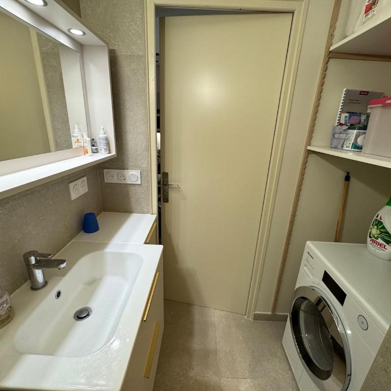 Giens T3, air-conditioned, ground floor, garden, direct beach access - Appartement 2 Chambres - 26