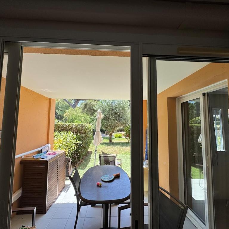 Giens T3, air-conditioned, ground floor, garden, direct beach access - Appartement 2 Chambres - 27