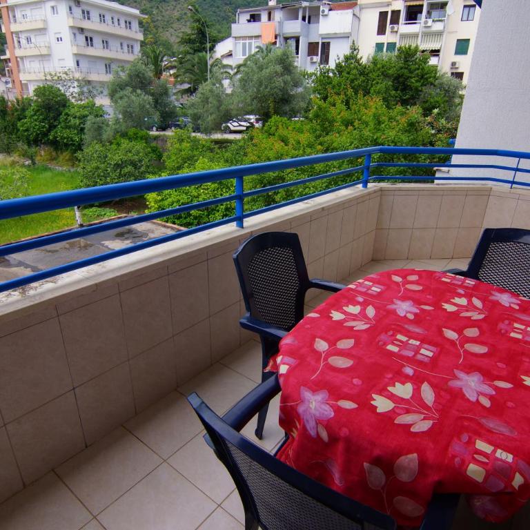 Blue Palace Guest House - Comfort One-Bedroom Apartment with Balcony - 6