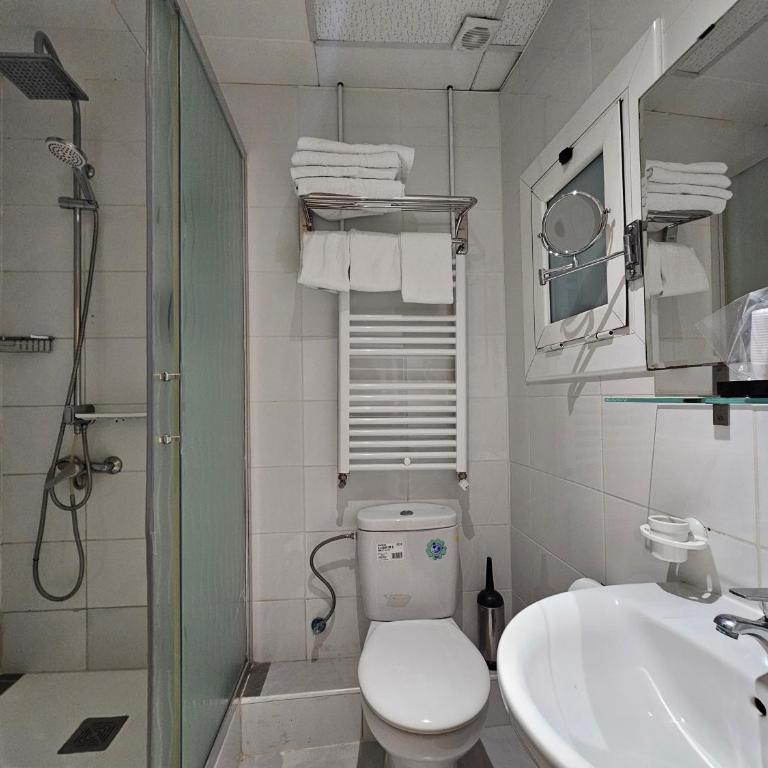 Hotel Palermo - Habitación Cuádruple Clásica - 2