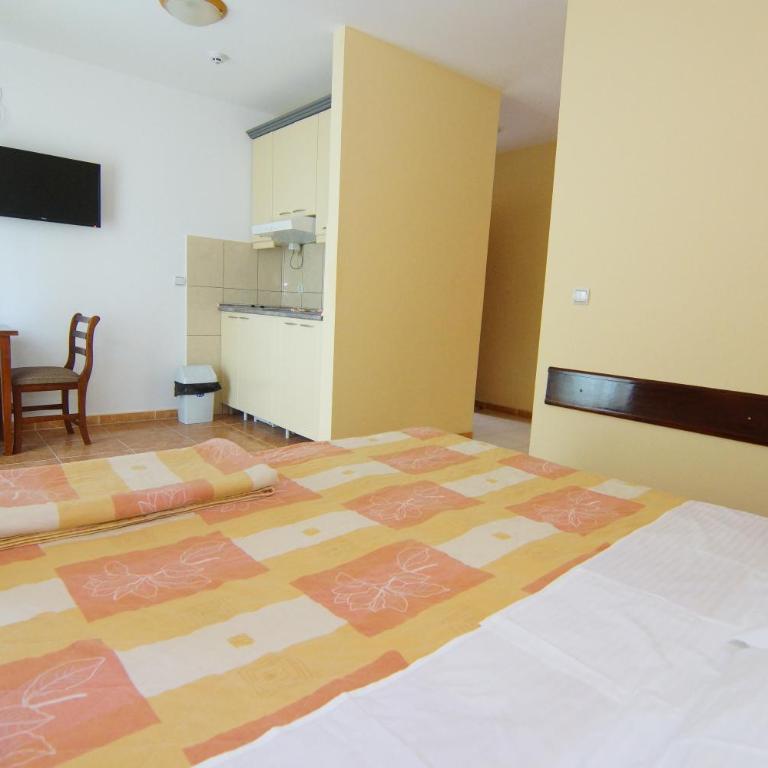 Blue Palace Guest House - Studio with Balcony - 9