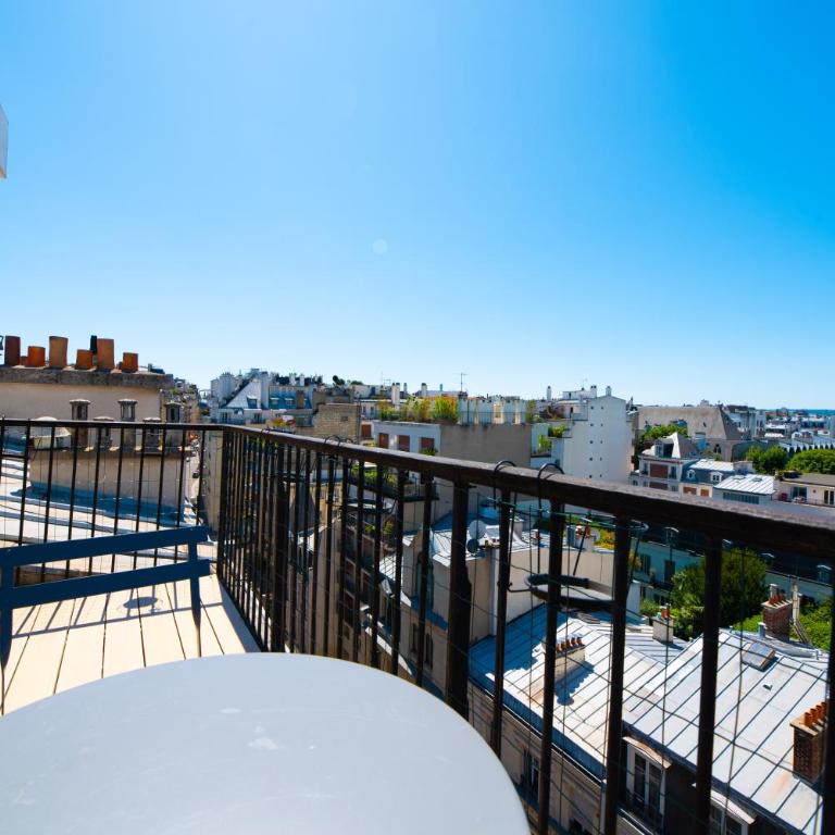 Eiffel Tower View with AC - Apartamento Deluxe de 1 dormitorio con vistas a la ciudad - 1