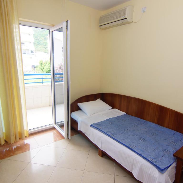 Blue Palace Guest House - One-Bedroom Apartment with Balcony - 11