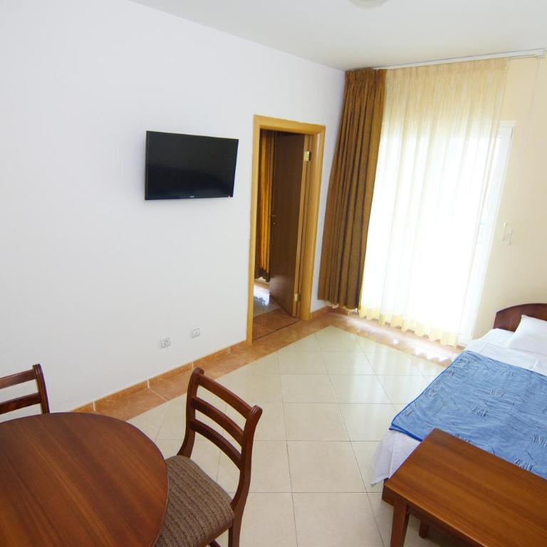 Blue Palace Guest House - One-Bedroom Apartment with Balcony - 13