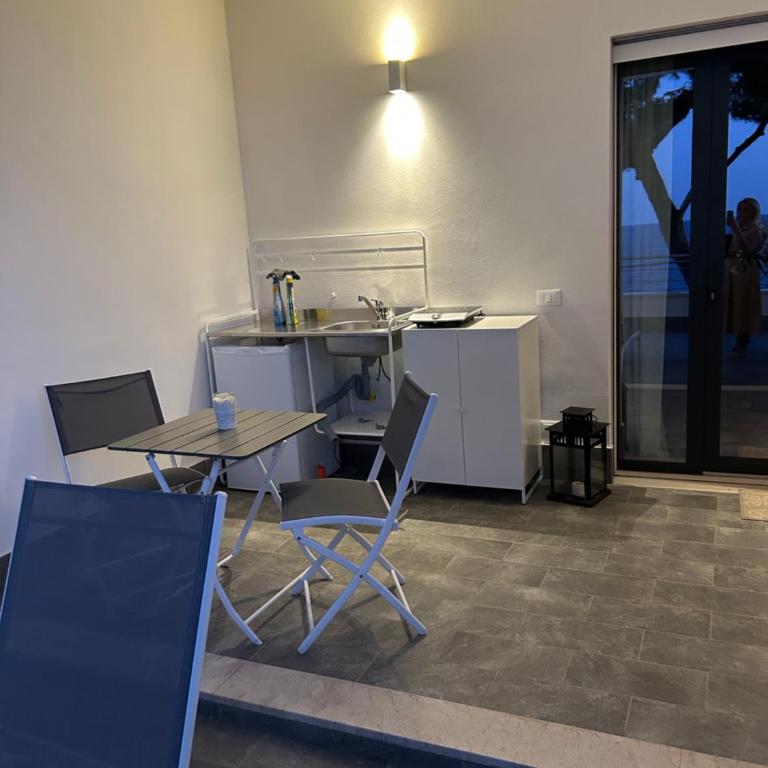 Mondello Addaura Addisio Suite - Deluxe Double Room with Balcony and Sea View - 11