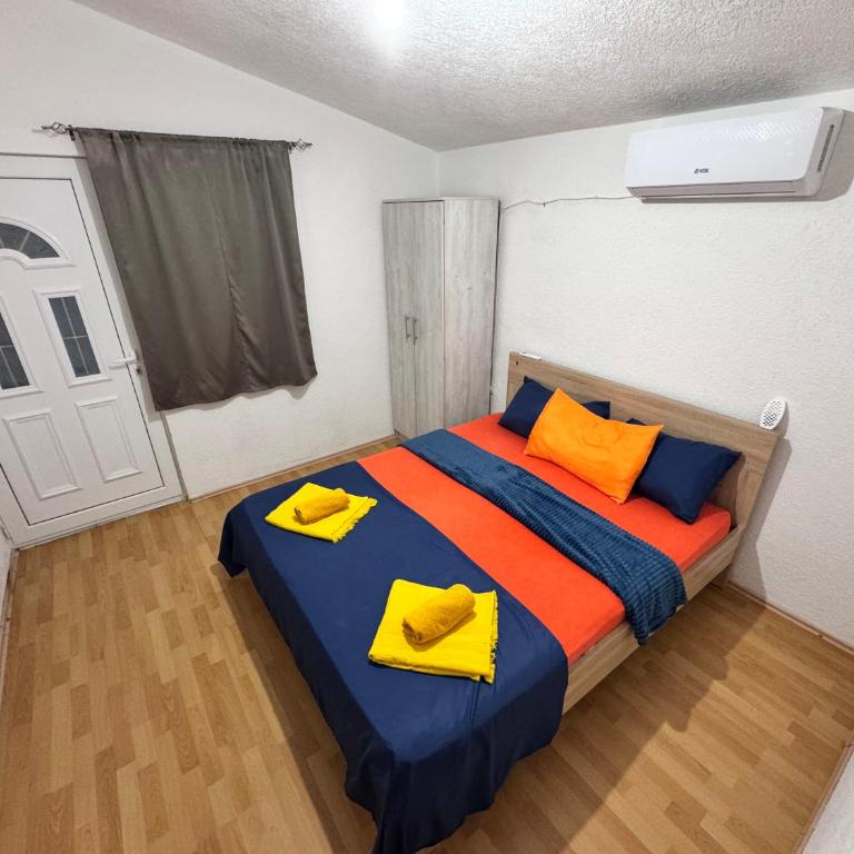 Mon - One-Bedroom Apartment - 3