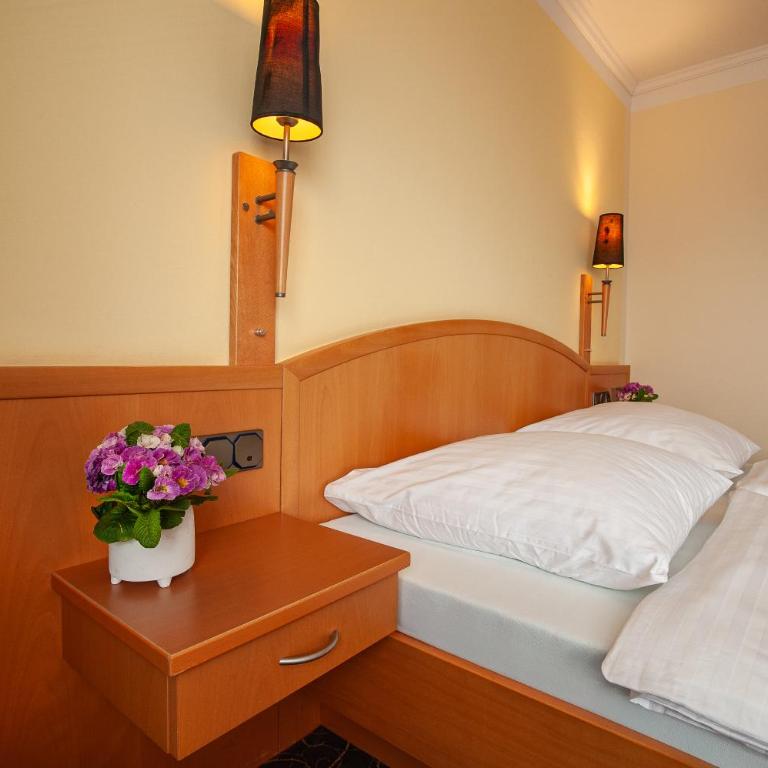 LuCA Hotel - Doppelzimmer mit Balkon - 4