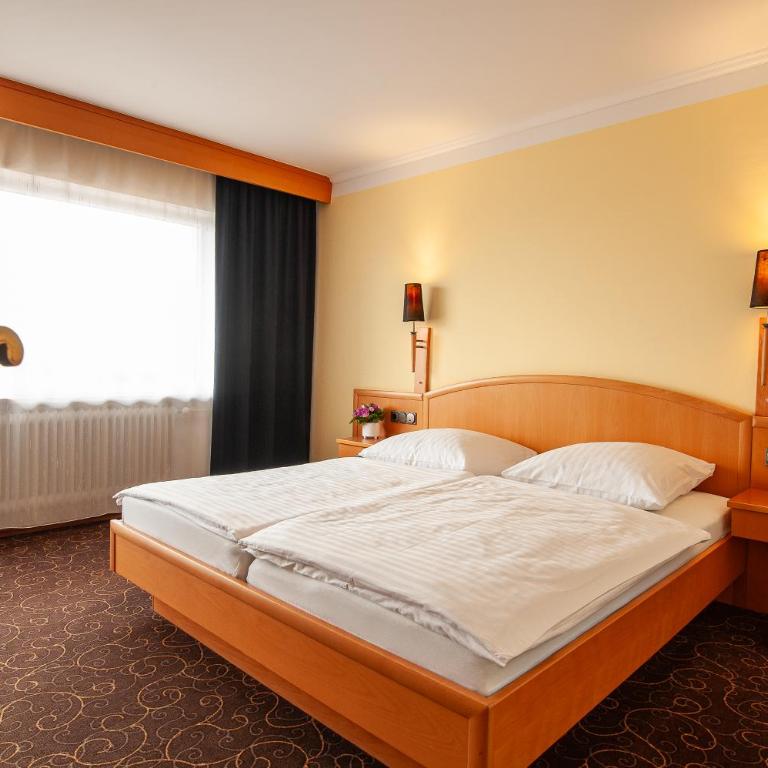 LuCA Hotel - Doppelzimmer mit Balkon - 5