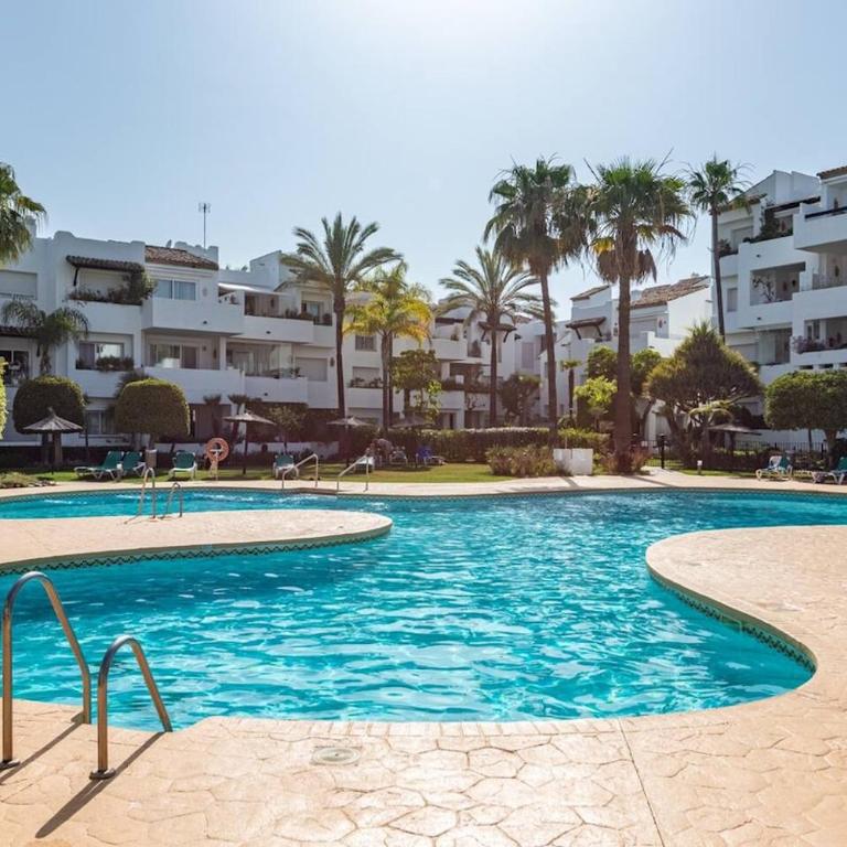 Stylish 2 Bedroom Penthouse With Pool by the Beach - Apartamento Deluxe de 2 dormitorios con vistas al jardín - 1