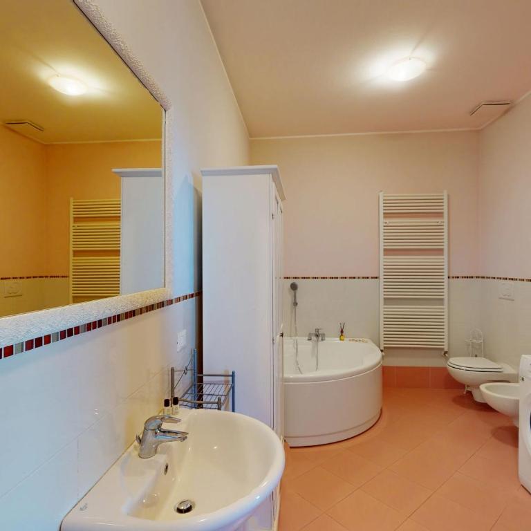 Agape Apartment by Bookinggardalake - Appartamento con Vista Lago - 17