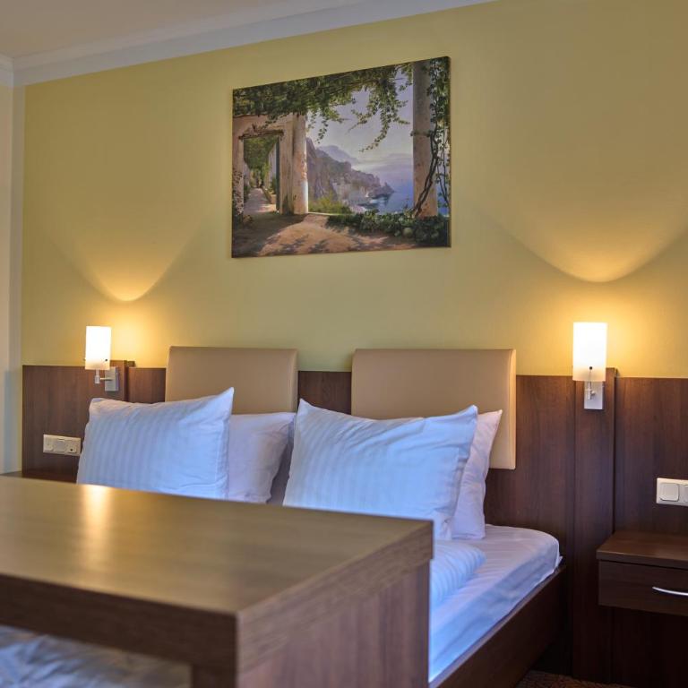 LuCA Hotel - Deluxe Doppelzimmer mit Balkon - 9