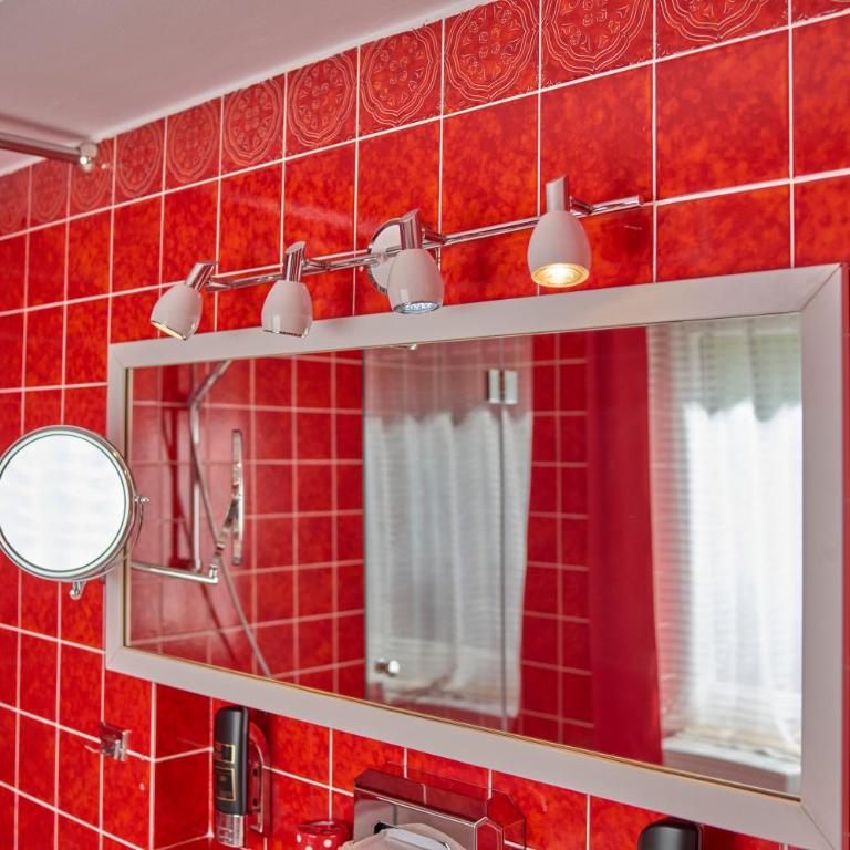 LuCA Hotel - Doppelzimmer mit Balkon - 12