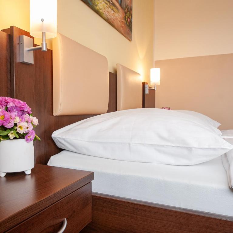 LuCA Hotel - Deluxe Doppelzimmer mit Balkon - 20