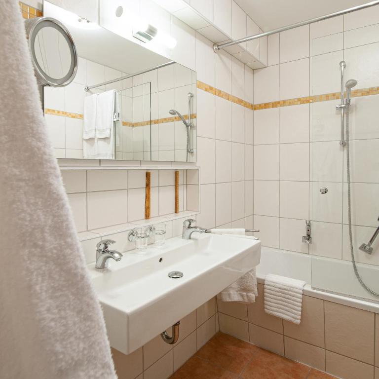 LuCA Hotel - Deluxe Doppelzimmer mit Balkon - 25