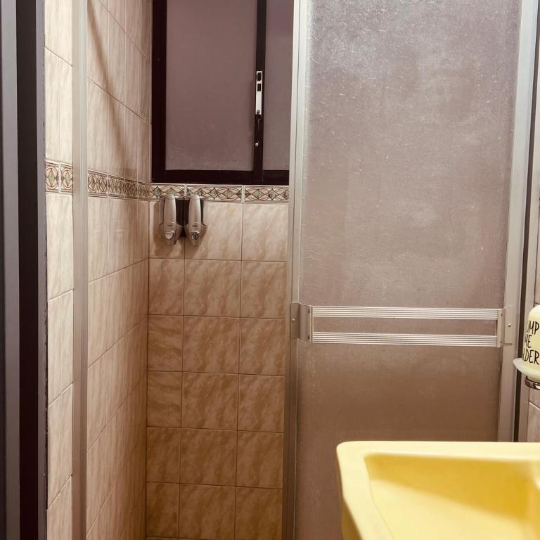 AShostEcuador, Quito, rooms & suits, Quito cerca parque La Carolina - Habitación Doble con baño privado - 3