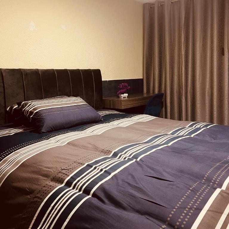 AShostEcuador, Quito, rooms & suits, Quito cerca parque La Carolina - Habitación Doble con baño privado - 2