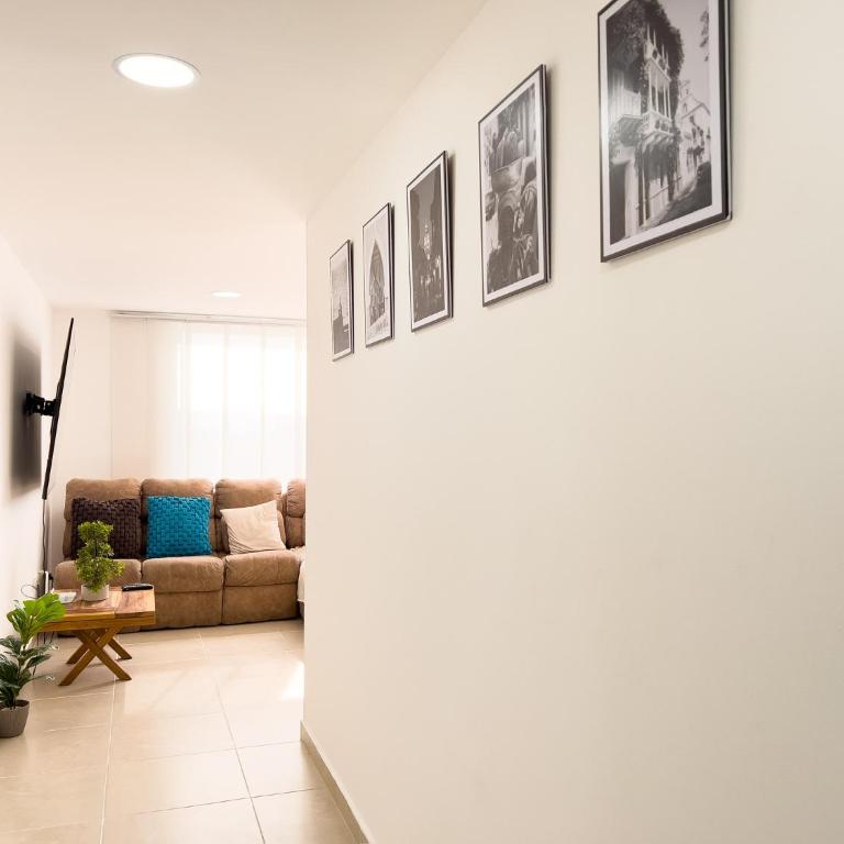 3 Cuartos 2 balcones - Three-Bedroom Apartment - 37