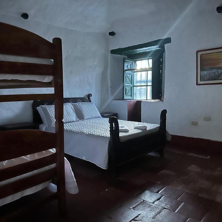 El Refugio de la Villa - Five-Bedroom House - 6