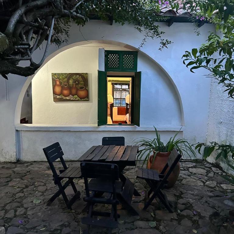 El Refugio de la Villa - Five-Bedroom House - 11