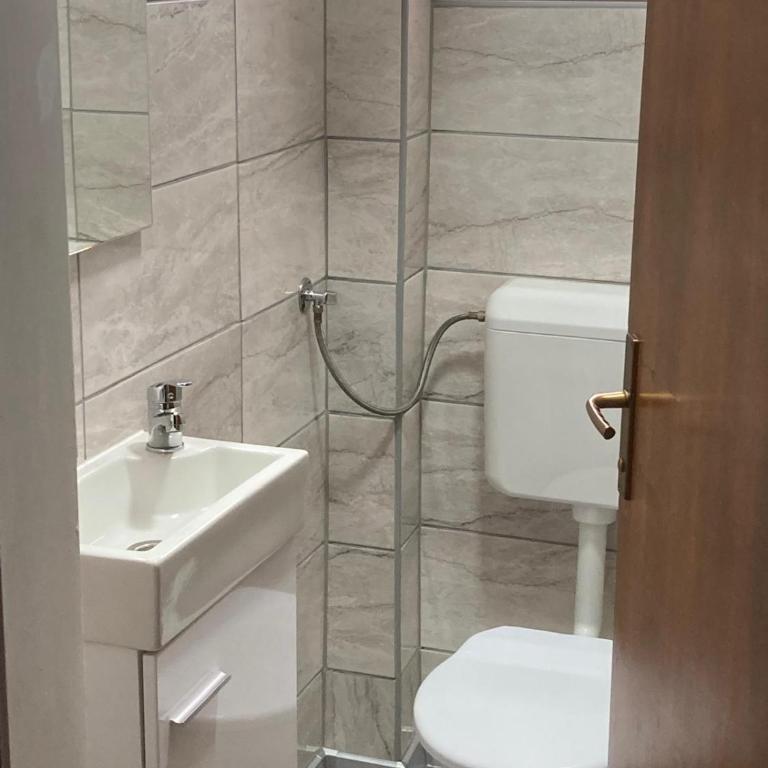 Apartman Lidija - Apartman sa 3 Spavaće Sobe i Balkonom - 10