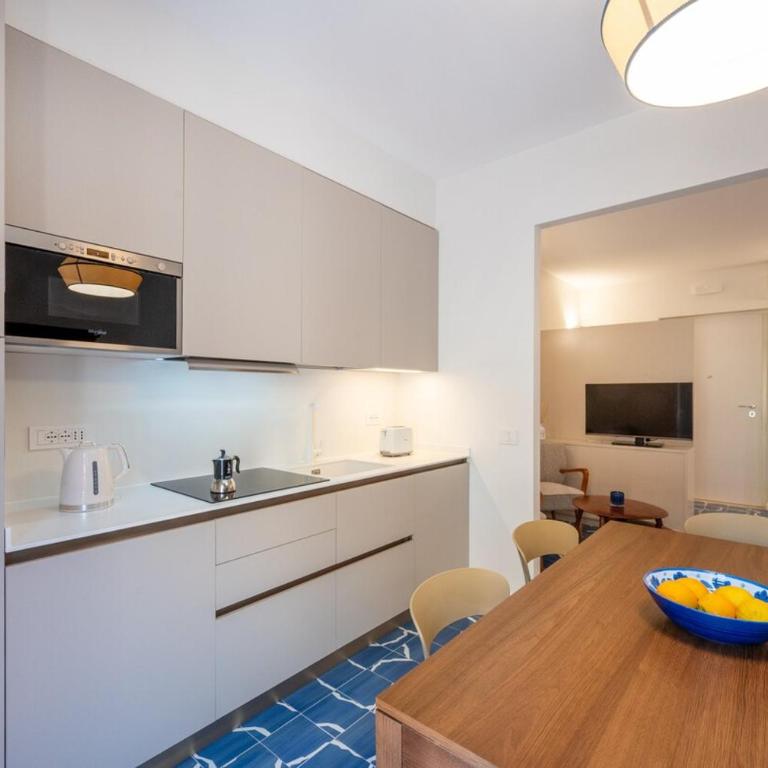 Elegant & Modern 4Bedroom Home in Central Sorrento - Apartment - 29