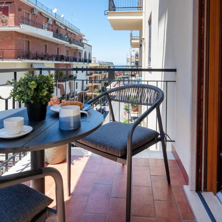 Elegant & Modern 4Bedroom Home in Central Sorrento - Apartment - 30